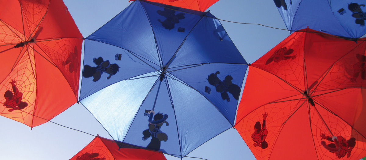 Regenschirme bieten Schutz