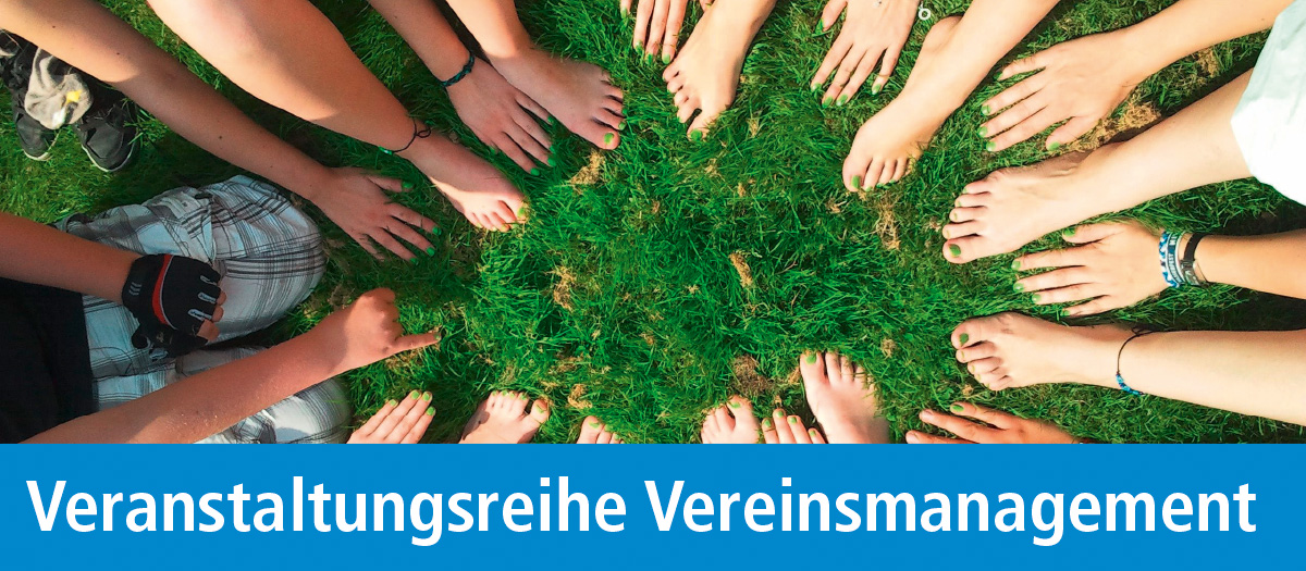 Füße im Gras